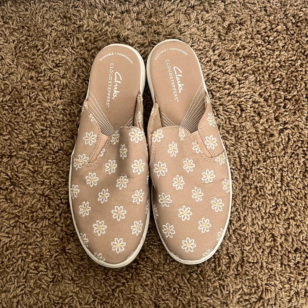 Clark’s cloudsteppers size 7 1/2